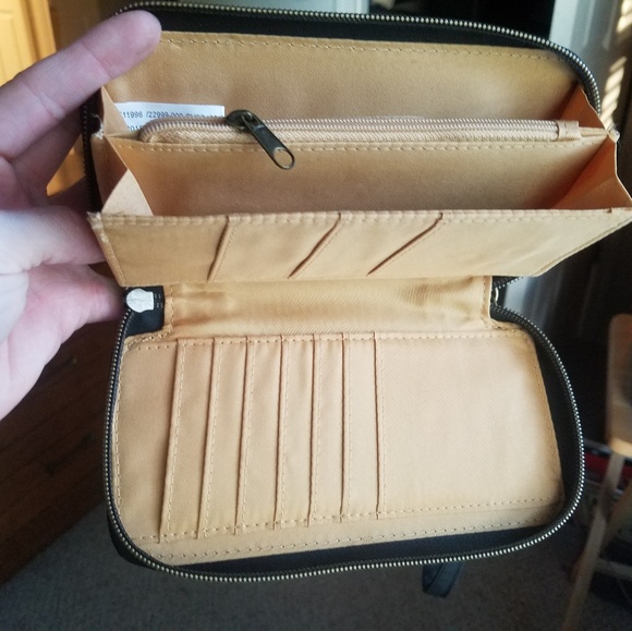 Travelon Wallet - Picture 2 of 2